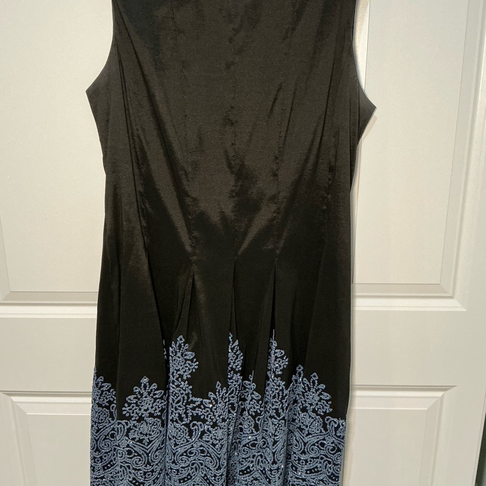 Leslie Fay Elegant Black Midi Dress with Blue Detailing